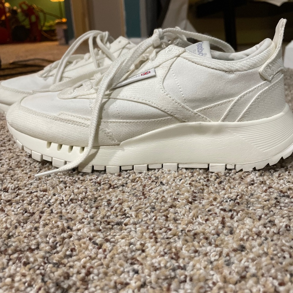 Athletic shoes